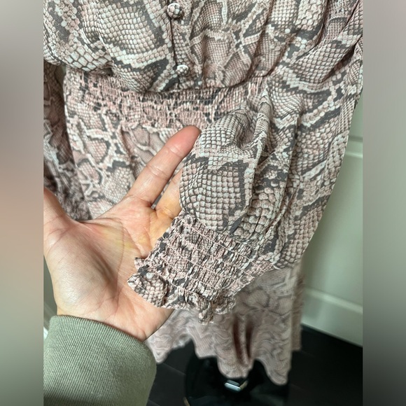 1.State Pink Snakeskin Long Sleeve High Low Dress size S but fits like a M NWT - Picture 5 of 8